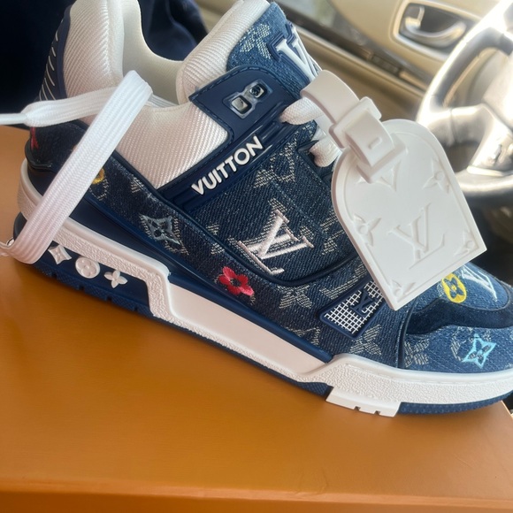 Gave as a gift they fit way too big 400$ Obo serious buyers Message me. - Picture 1 of 9